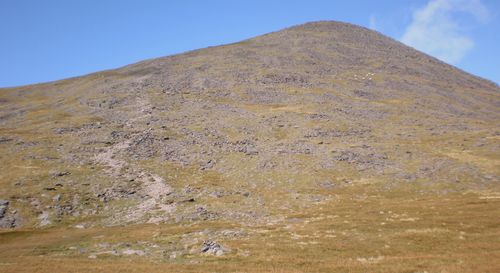 Widok na szczyt Carrantuohill’a z przeczy