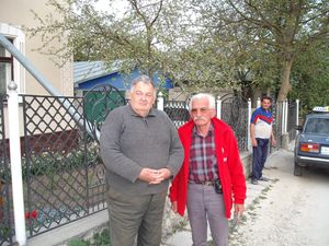 Jziu i jego kolega-rwienik, Bronisaw Kamiski . On z matk zosta na Ukrainie