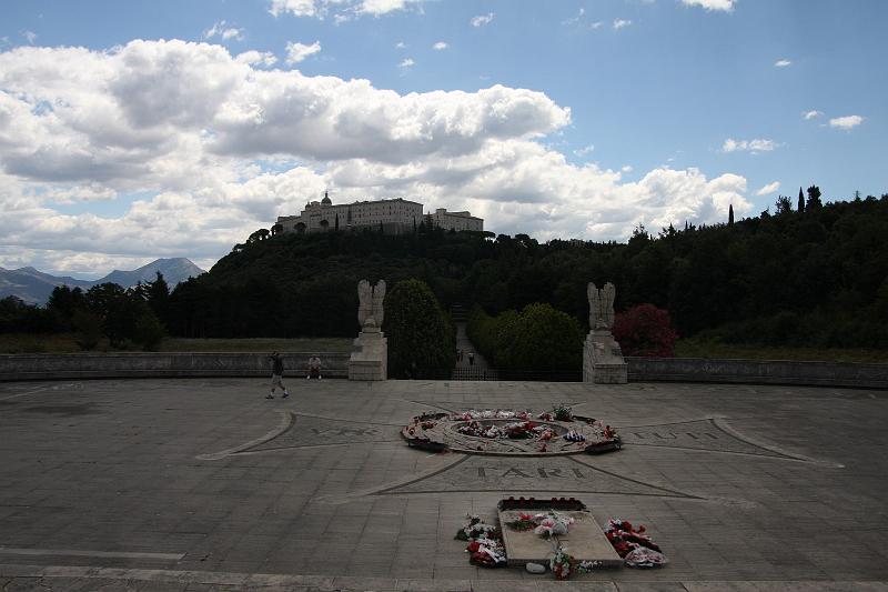 sycylia_bl_509.jpg - Cmentarz Poległych pod Monte Cassino (bl)