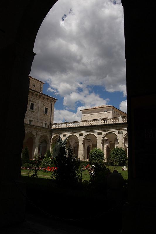 sycylia_bl_527.jpg - Klasztor benedyktynów na szczycie Monte Cassino (bl)