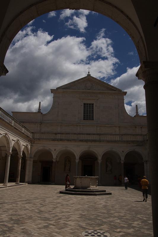 sycylia_bl_539.jpg - Klasztor benedyktynów na szczycie Monte Cassino (bl)