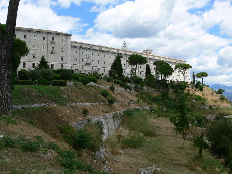 sycylia_ga_140297.jpg - Klasztor benedyktynów na szczycie Monte Cassino (ga)