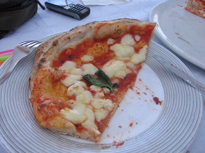 sycylia_jb_0924.jpg - Stromboli. Pizza z widokiem na morze i na wulkan. (jb)