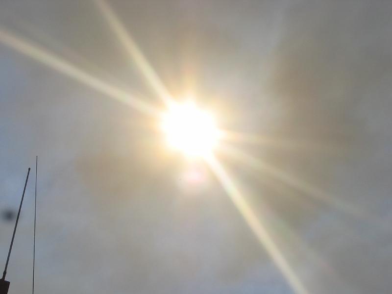 sycylia_jb_0995.jpg - REJS wodolotem wśrod Wysp Liparyjskich - słońce w wulkanicznych dymach (jb)